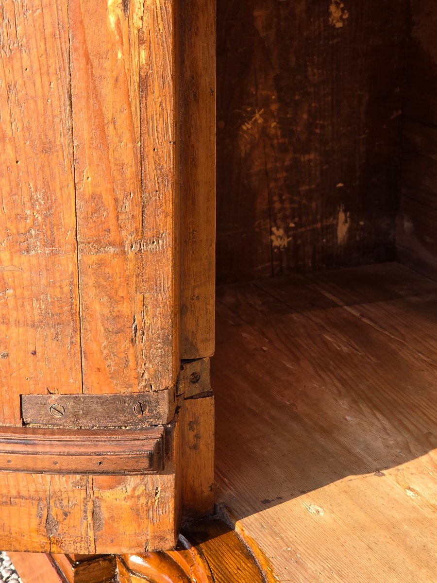 Credenza sagomata in noce e radica di ulivo, area lombardo-veneta, XVIII secolo-photo-8