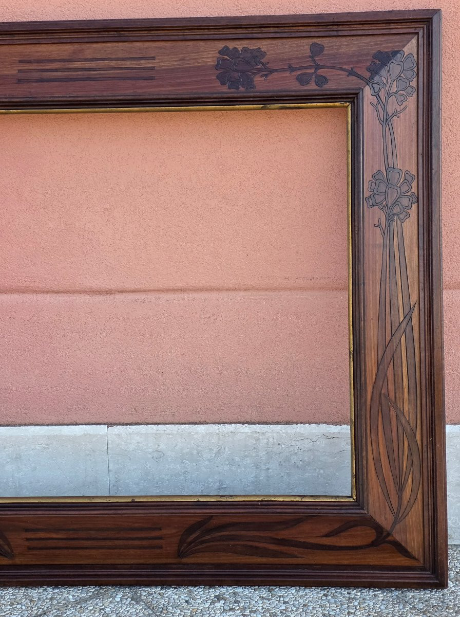 Cornice Liberty in noce con decoro floreale inciso, transizione Art Déco, inizi XX secolo-photo-5