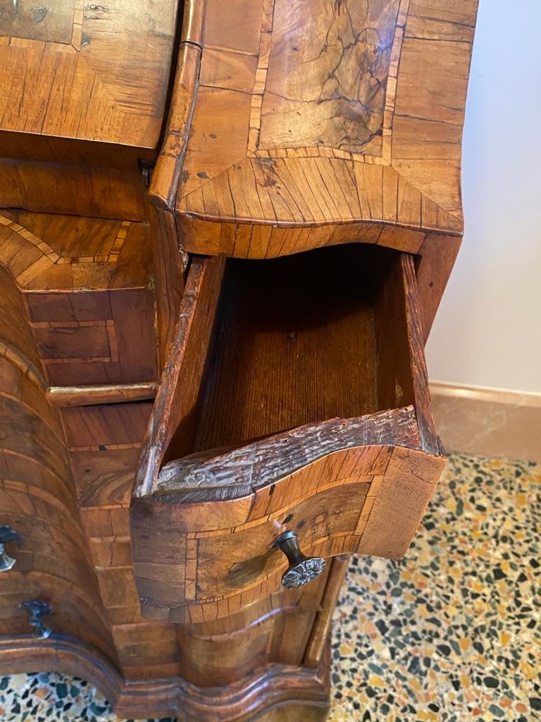 Ribalta veronese in radica, fronte mosso, scarabattolo interno, metà XVIII secolo-photo-1