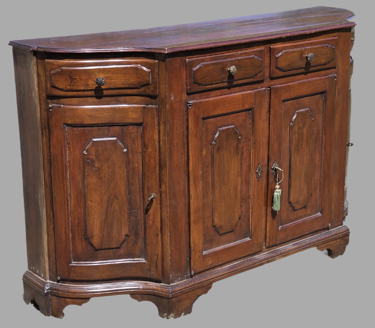 Credenza sagomata in noce massiccio, Nord Italia, influenza veneta, metà XIX secolo-photo-3