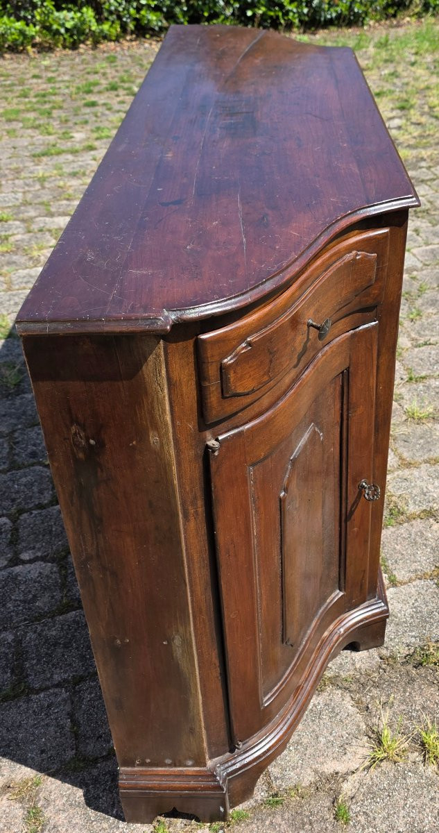 Credenza sagomata in noce massiccio, Nord Italia, influenza veneta, metà XIX secolo-photo-1