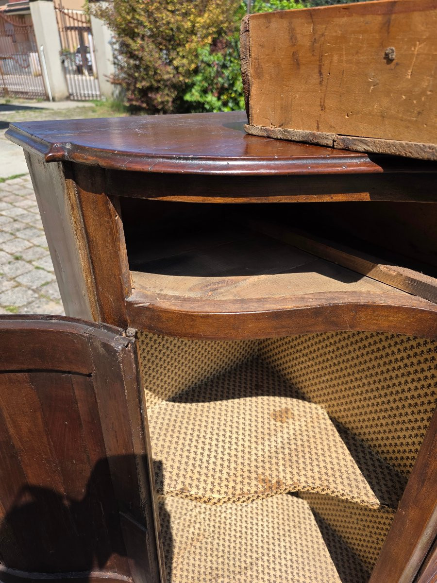 Credenza sagomata in noce massiccio, Nord Italia, influenza veneta, metà XIX secolo-photo-8