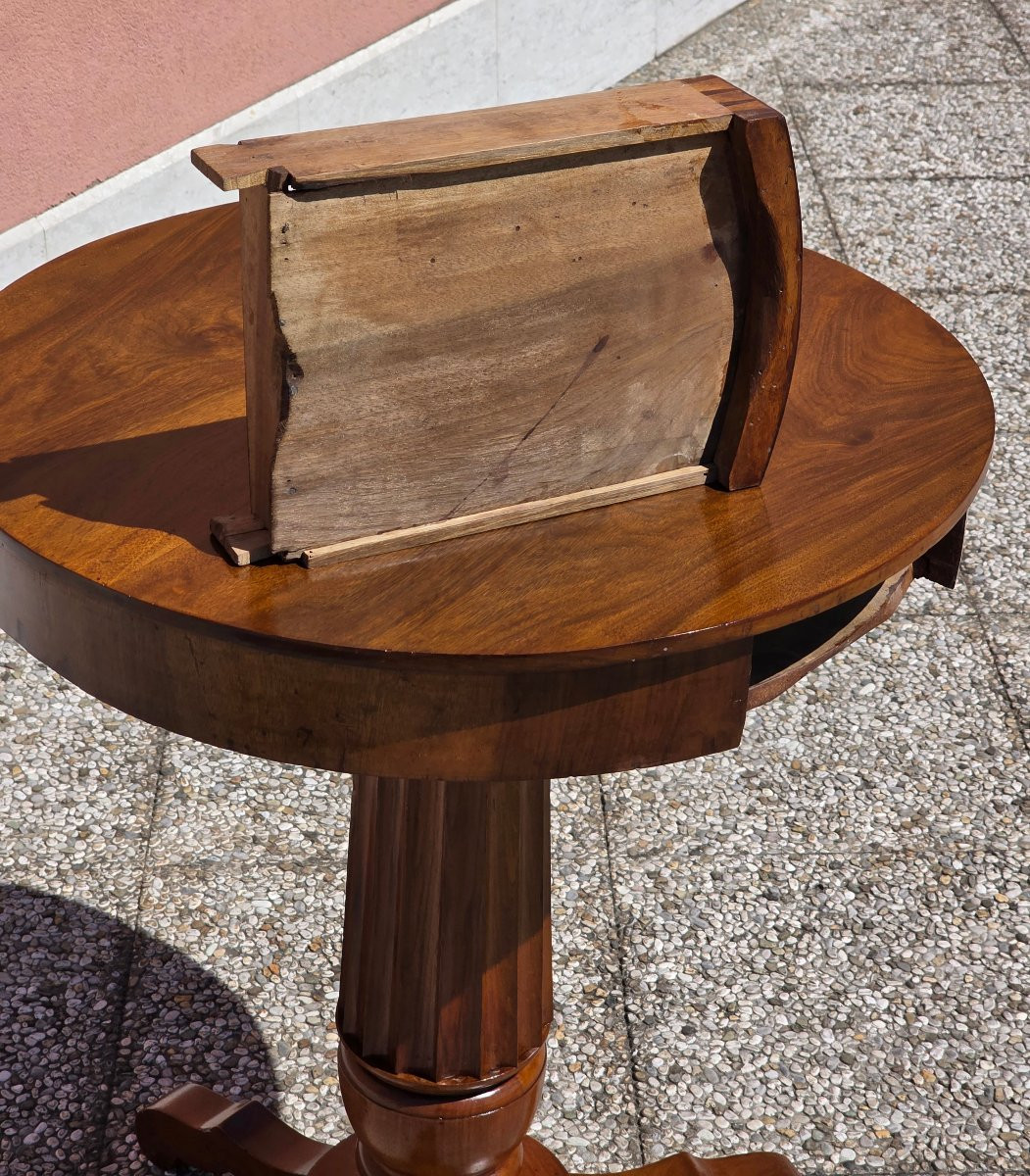 Tavolino rotondo in noce veneto con cassetto, XIX secolo-photo-4