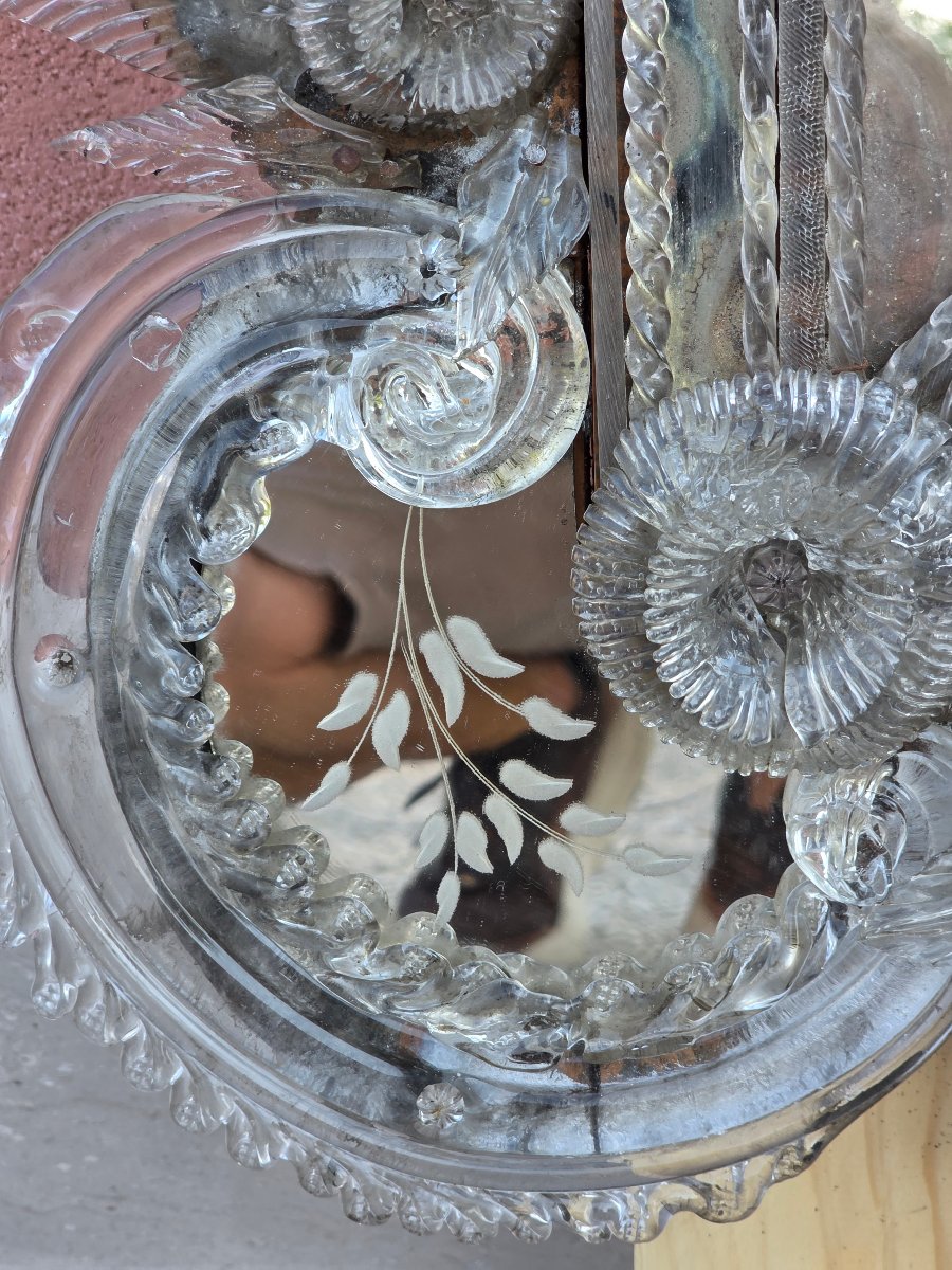 Grande specchiera veneziana in vetro di Murano incisa e soffiata-photo-6