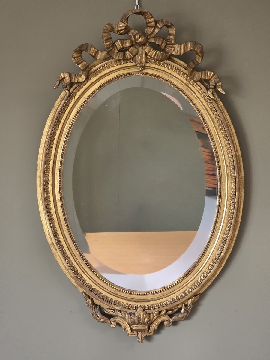 Specchiera ovale francese dorata con nodo d’amore – epoca Napoleone III, XIX secolo