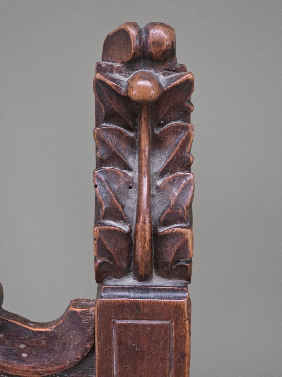 Seggiolone veneto in legno da frutto intagliato, fine XVII - inizi XVIII secolo-photo-3