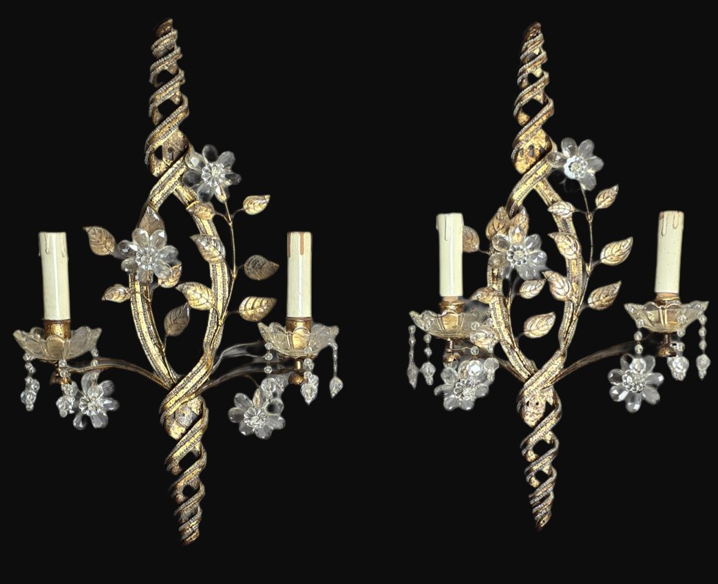 Coppia di applique in metallo dorato e cristallo, stile Maison Baguès, circa 1950-60-photo-2