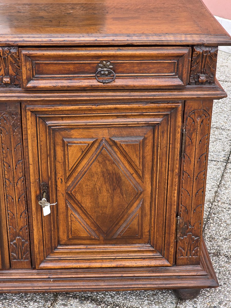 Credenza in noce massiccio, Italia settentrionale, XVII secolo-photo-3