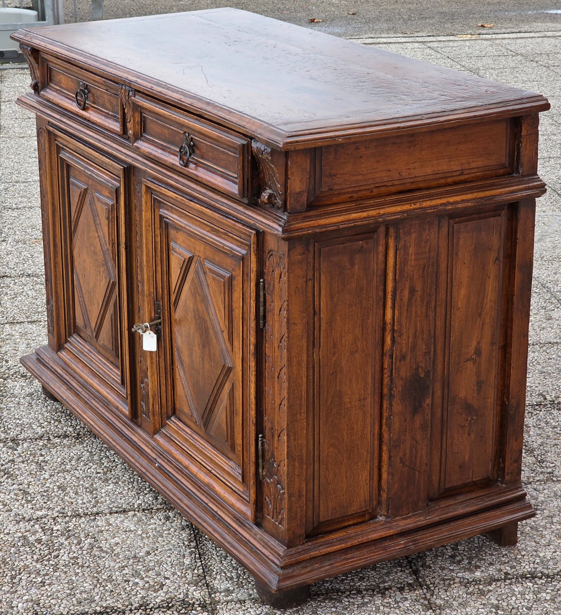 Credenza in noce massiccio, Italia settentrionale, XVII secolo-photo-2