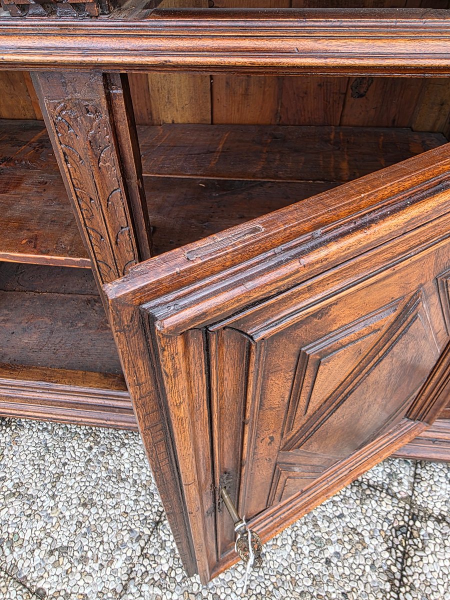 Credenza in noce massiccio, Italia settentrionale, XVII secolo-photo-3