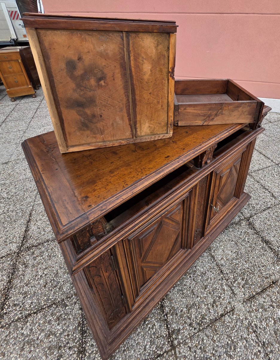 Credenza in noce massiccio, Italia settentrionale, XVII secolo-photo-6