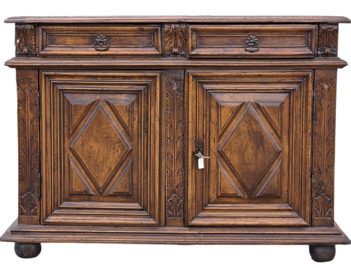 Credenza in noce massiccio, Italia settentrionale, XVII secolo