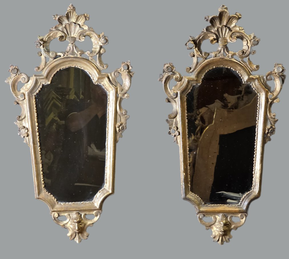 Coppia di specchiere veneziane in legno intagliato e dorato – Metà XX secolo
