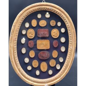 Cornice ovale con impronte in scagliola – fine XVIII / inizi XIX secolo