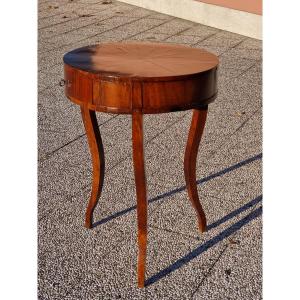 Tavolino veneto a tre gambe in noce, piano intarsiato a spicchi – Inizio XIX secolo