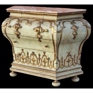 Commode bombée laccata e dorata, area veneta, XVIII secolo