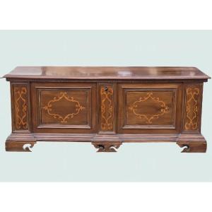 Cassapanca emiliana in noce intarsiato, fine XVII – inizi XVIII secolo