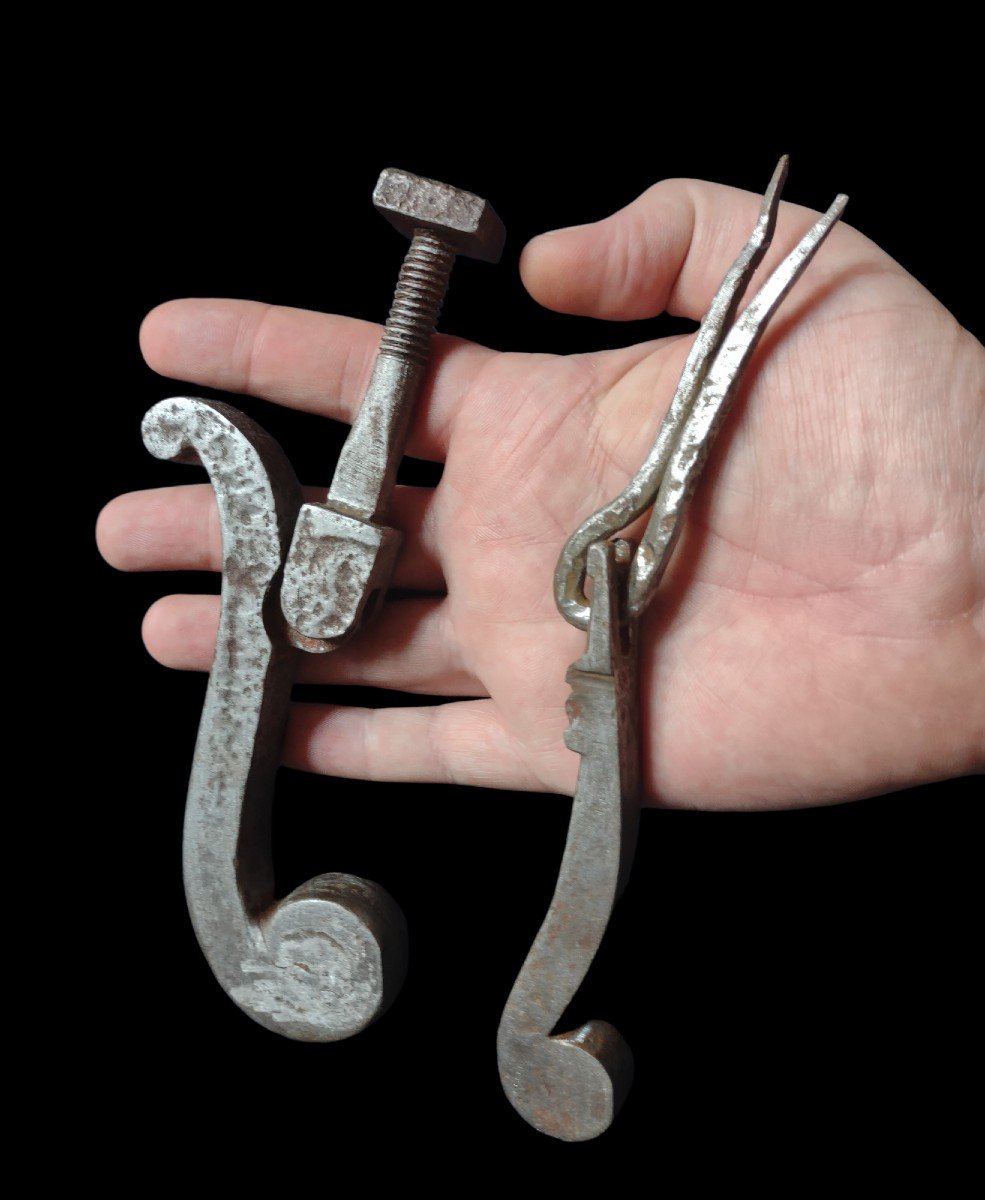 Maniglia e piccolo battiporta in ferro forgiato XVII secolo -photo-2