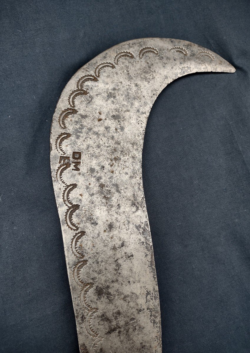 Roncola in ferro forgiato ed inciso XVIII secolo-photo-3