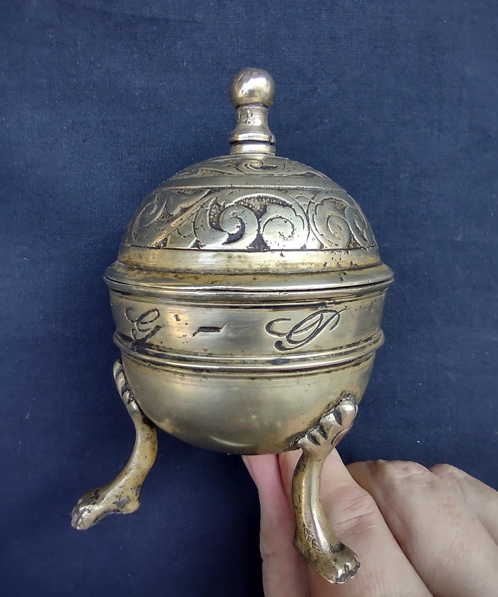 Contenitore in bronzo sbalzato  XVIII secolo-photo-4