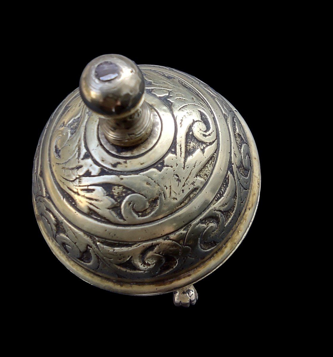 Contenitore in bronzo sbalzato  XVIII secolo-photo-2