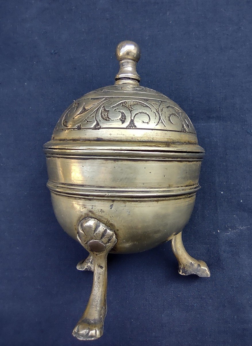 Contenitore in bronzo sbalzato  XVIII secolo-photo-1