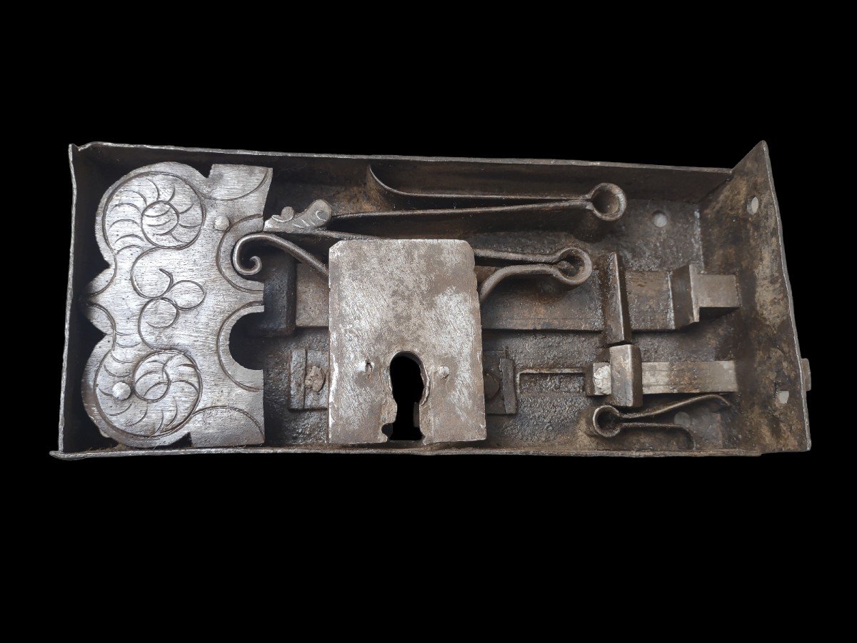 Serratura in ferro forgiato ed inciso seconda metà XVIII secolo-photo-1