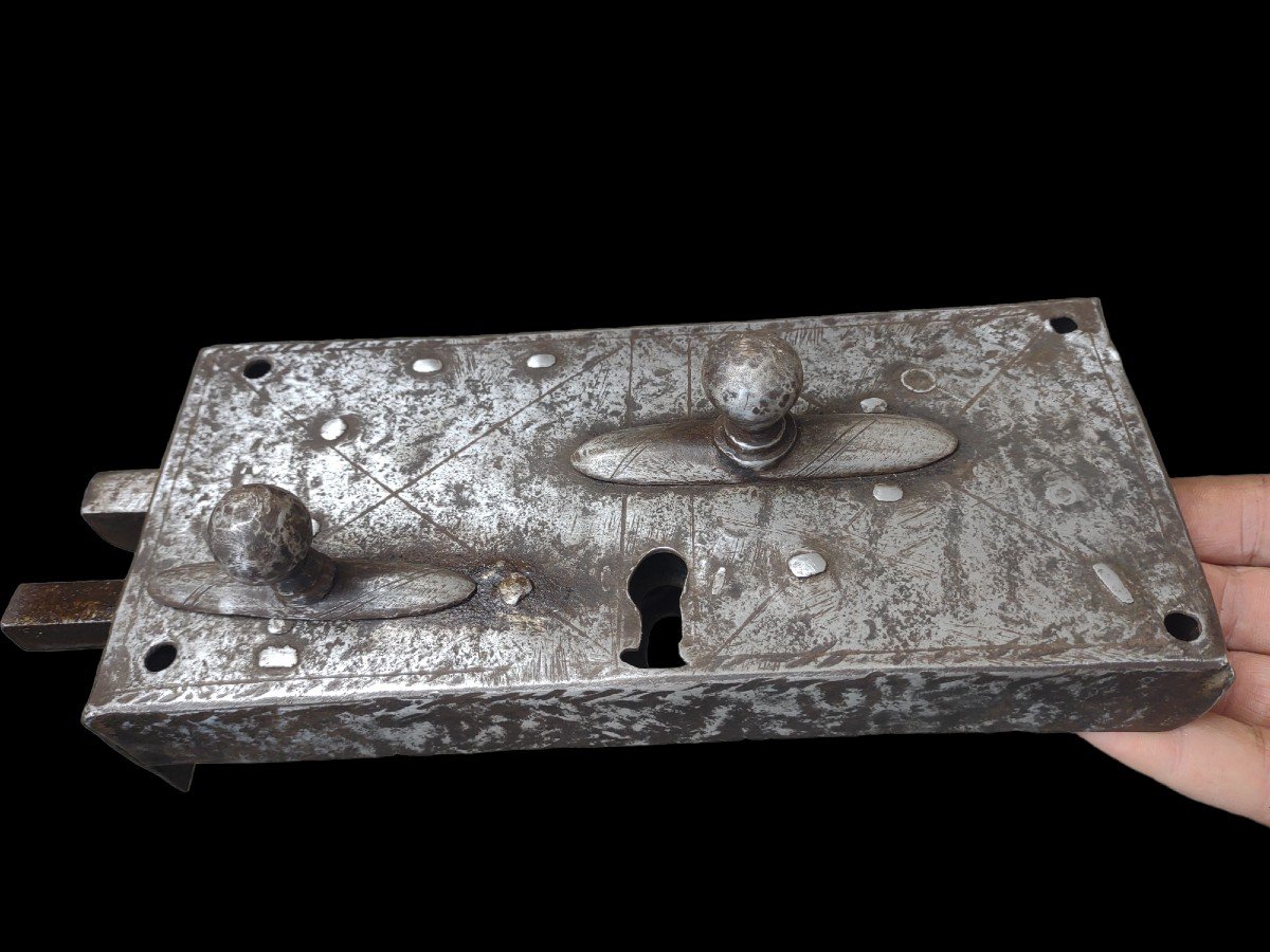 Serratura in ferro forgiato ed inciso seconda metà XVIII secolo-photo-2