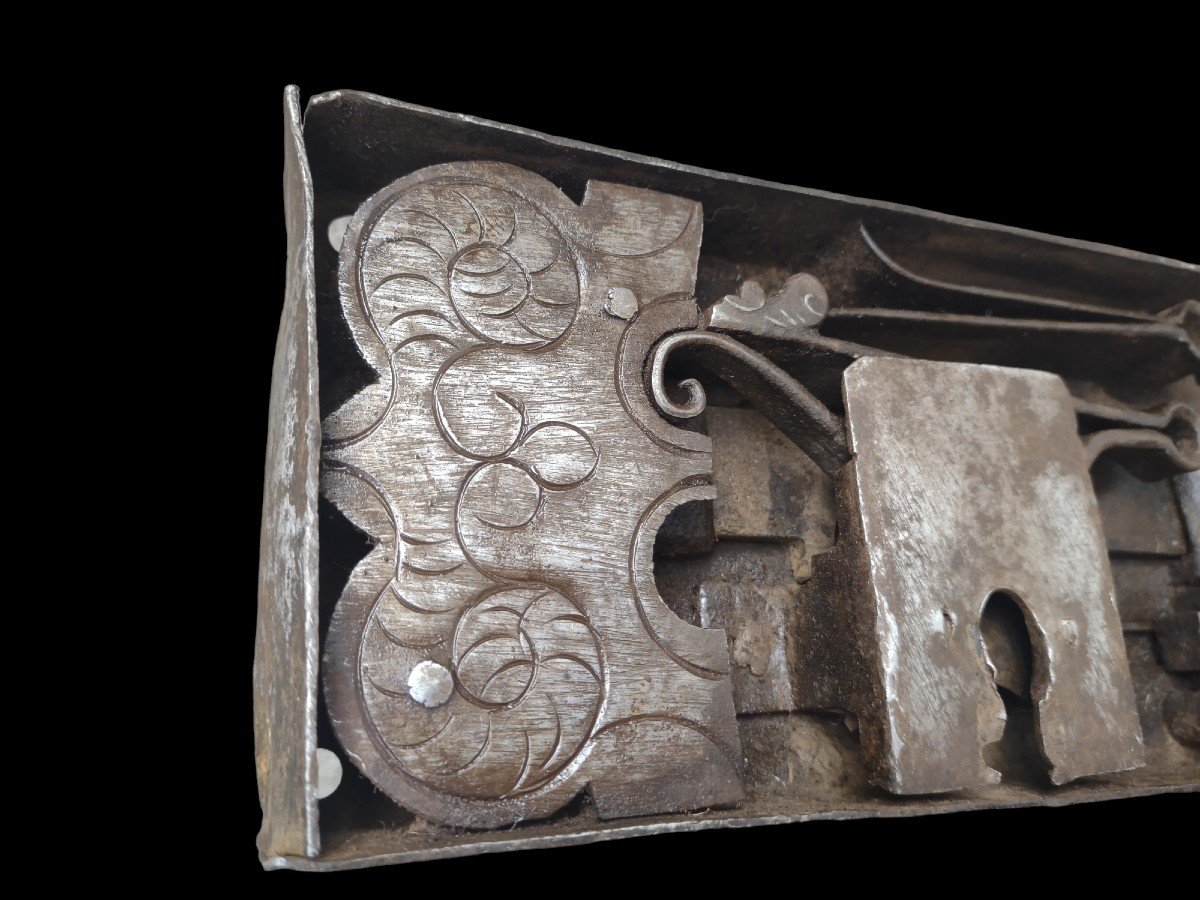Serratura in ferro forgiato ed inciso seconda metà XVIII secolo-photo-3