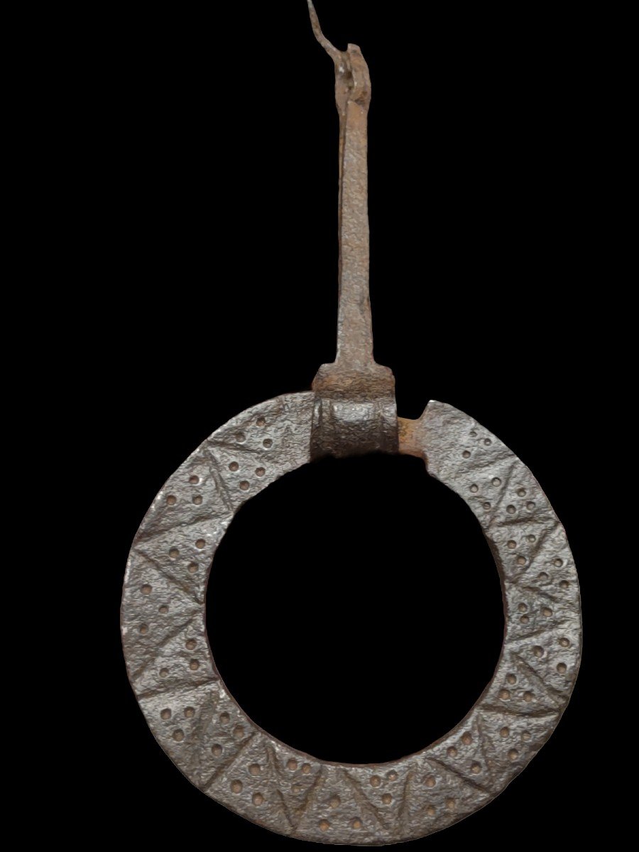 Maniglia in ferro forgiato ed inciso XVII secolo 
