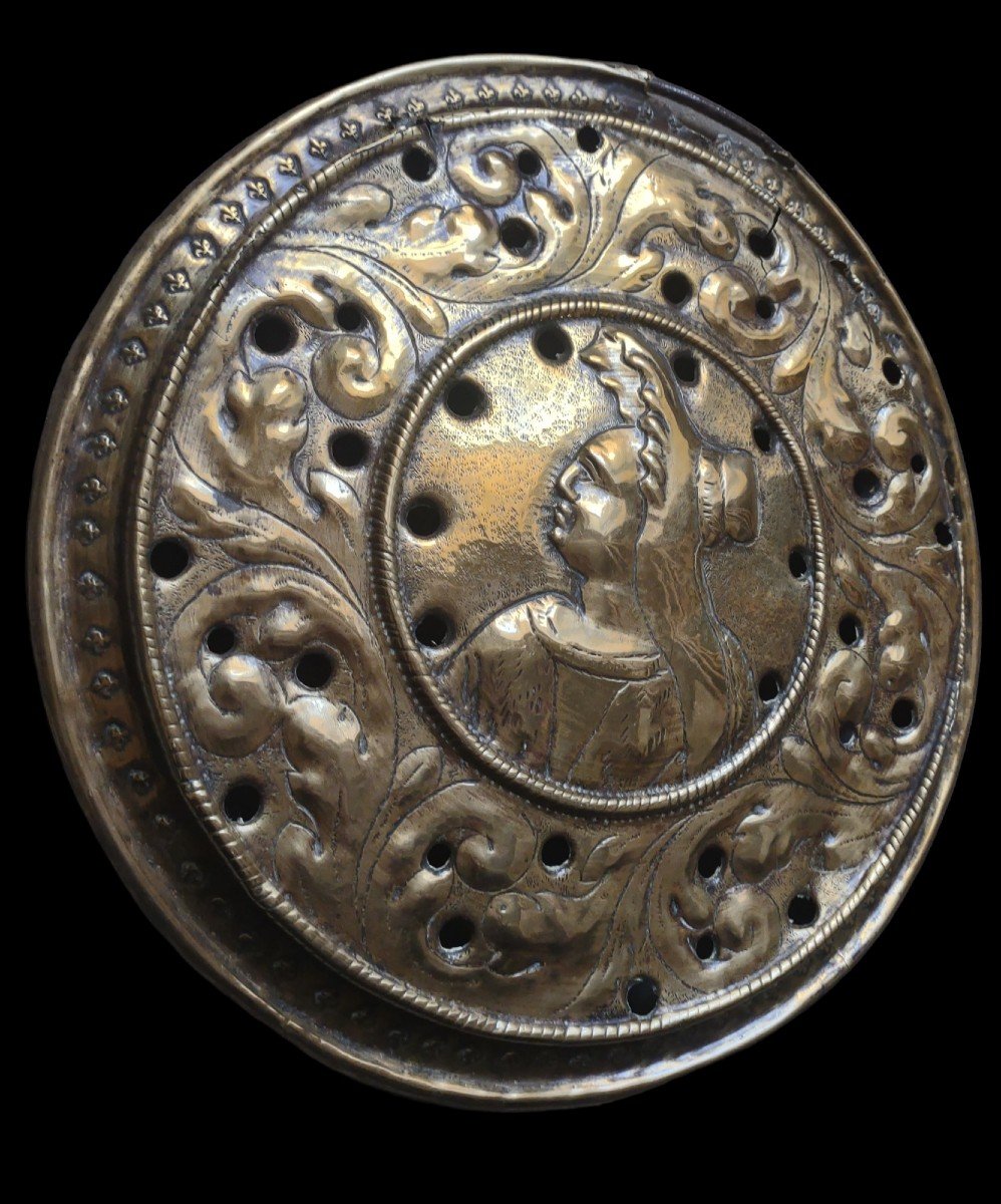 Importante coperchio di braciere in ottone sbalzato XVII secolo -photo-3