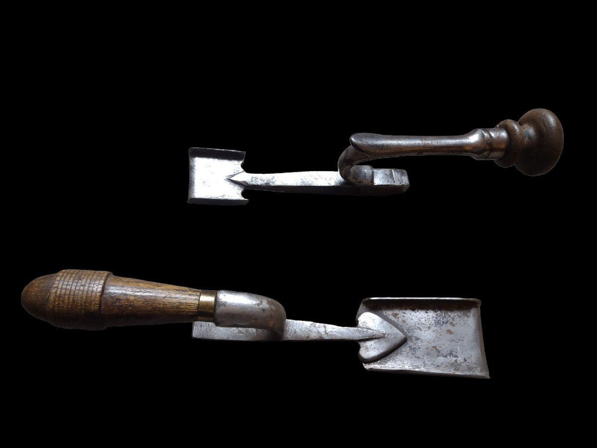Due attrezzi da maniscalco in ferro forgiato -photo-2