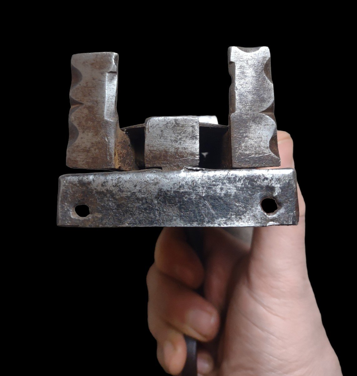 Serratura da cassapanca in ferro forgiato ed inciso XVIII secolo con chiave originale-photo-1