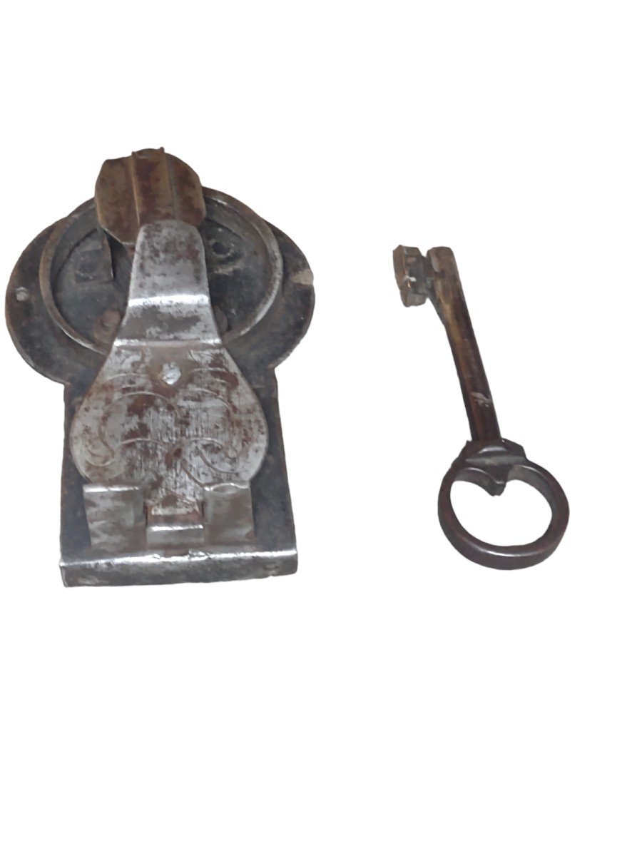 Serratura da cassapanca in ferro forgiato ed inciso XVIII secolo con chiave originale-photo-2