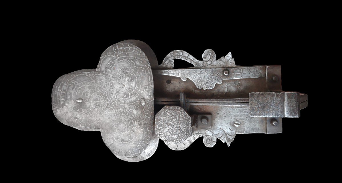 Serratura da mobile in ferro forgiato ed inciso XVII secolo-photo-2