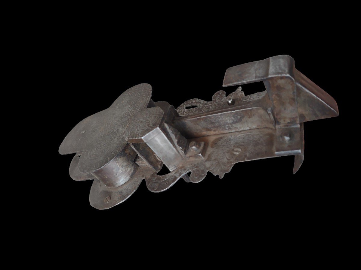 Serratura da mobile in ferro forgiato ed inciso XVII secolo-photo-2