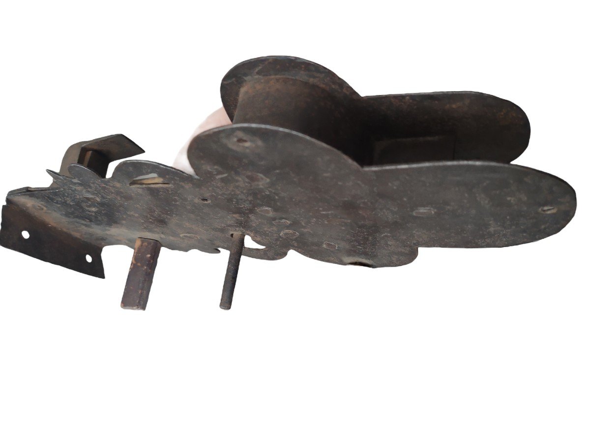 Serratura da mobile in ferro forgiato ed inciso XVII secolo-photo-6