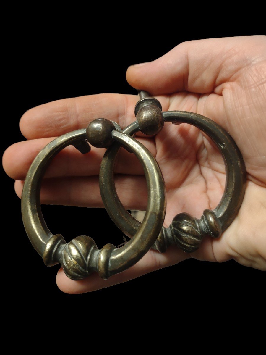 Coppia di piccole maniglie in bronzo stile impero per mobilli o porte