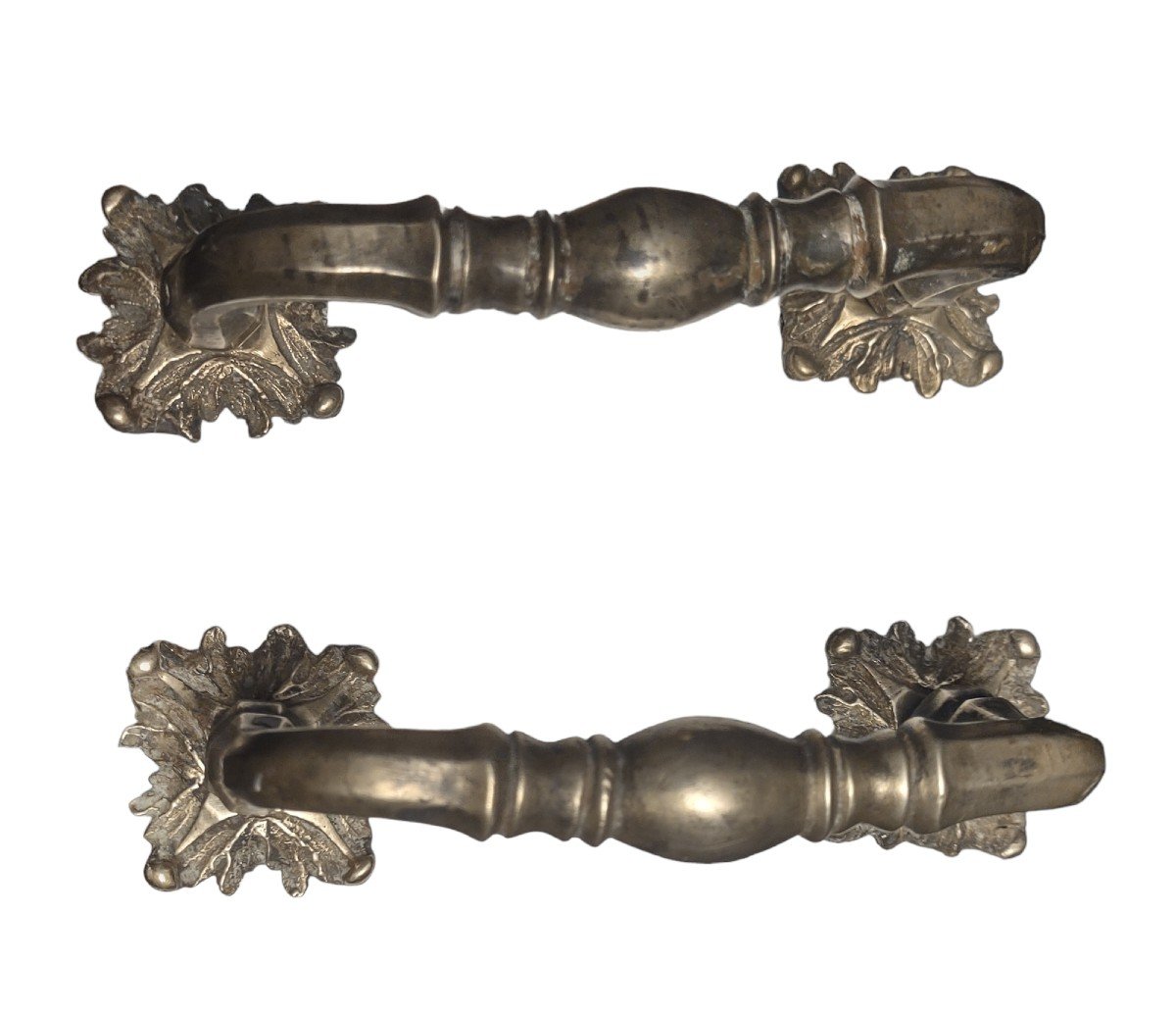 Coppia di raffinate maniglie di porta in bronzo fine XVII secolo-photo-4