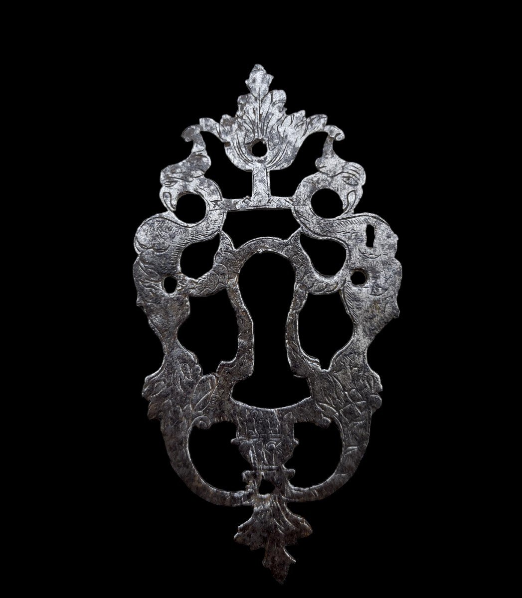 Raffinata bocchetta in ferro forgiato ed inciso XVII secolo -photo-2