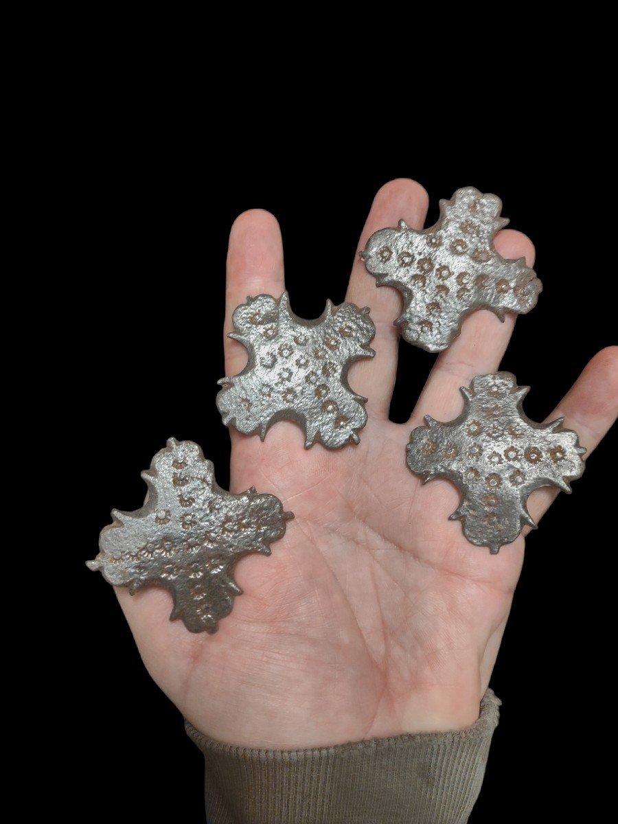 4 Grandi chiodi in ferro forgiato ed inciso XVII-XVIII secolo -photo-2