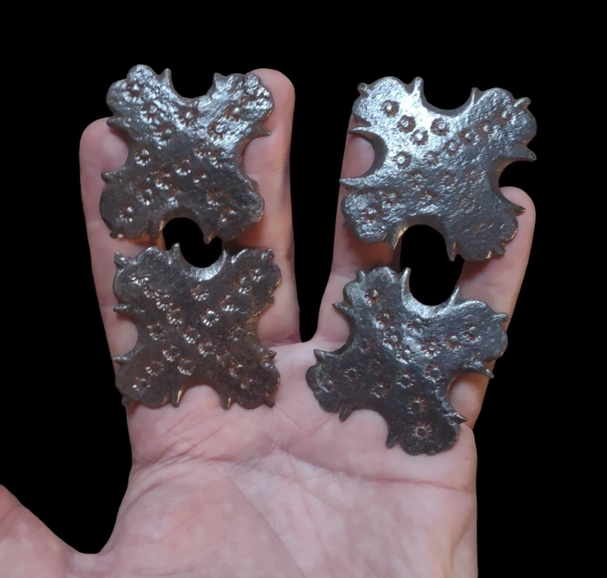 4 Grandi chiodi in ferro forgiato ed inciso XVII-XVIII secolo -photo-3
