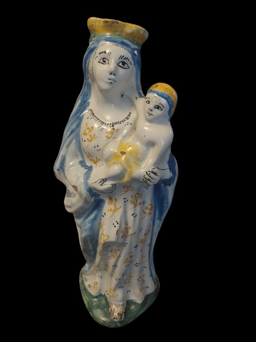 Madonna col Bambino in maiolica second ametà XVIII secolo