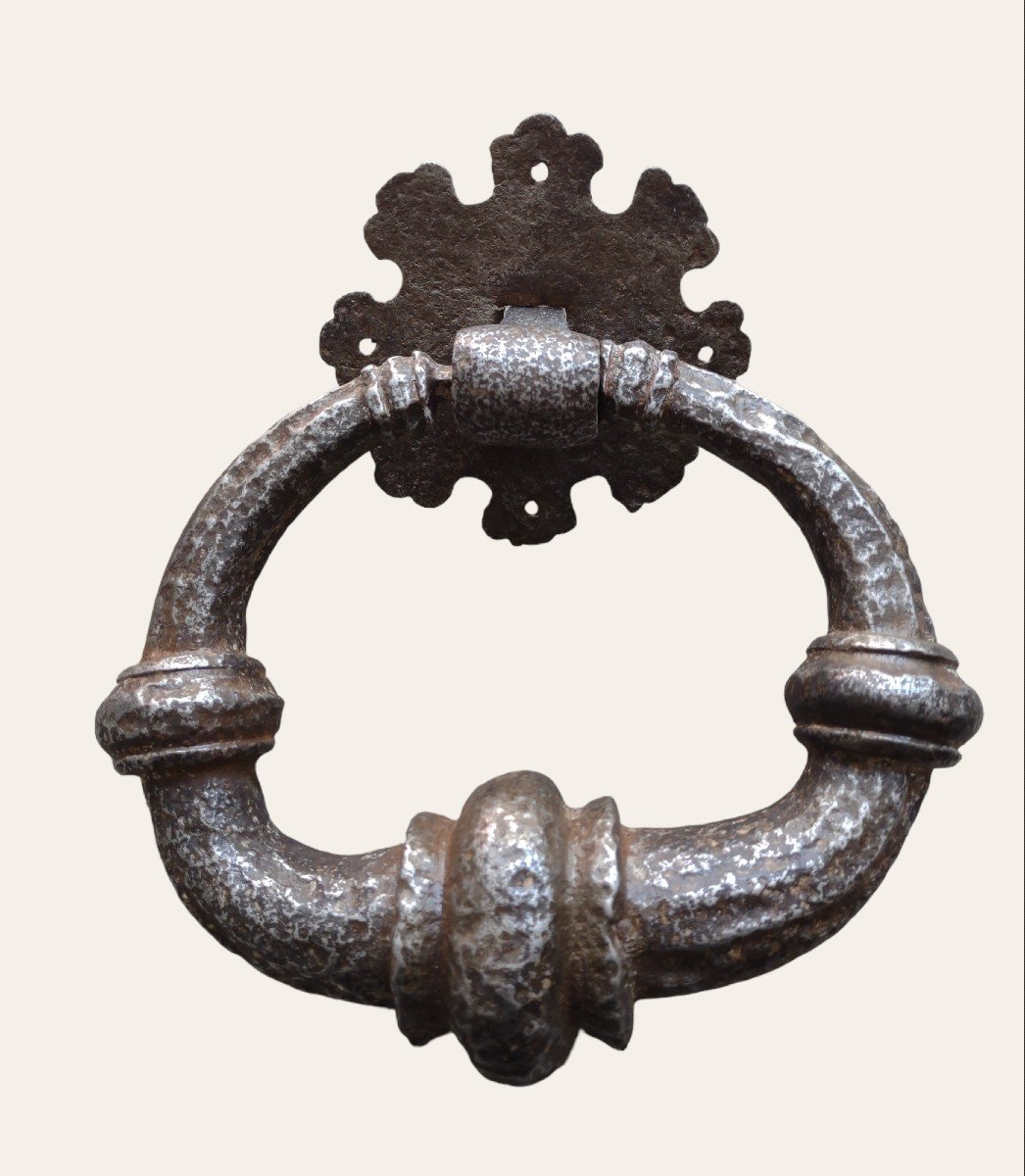 Importante battiporta in ferro forgiato con piastra decorativa XVII secolo -photo-3