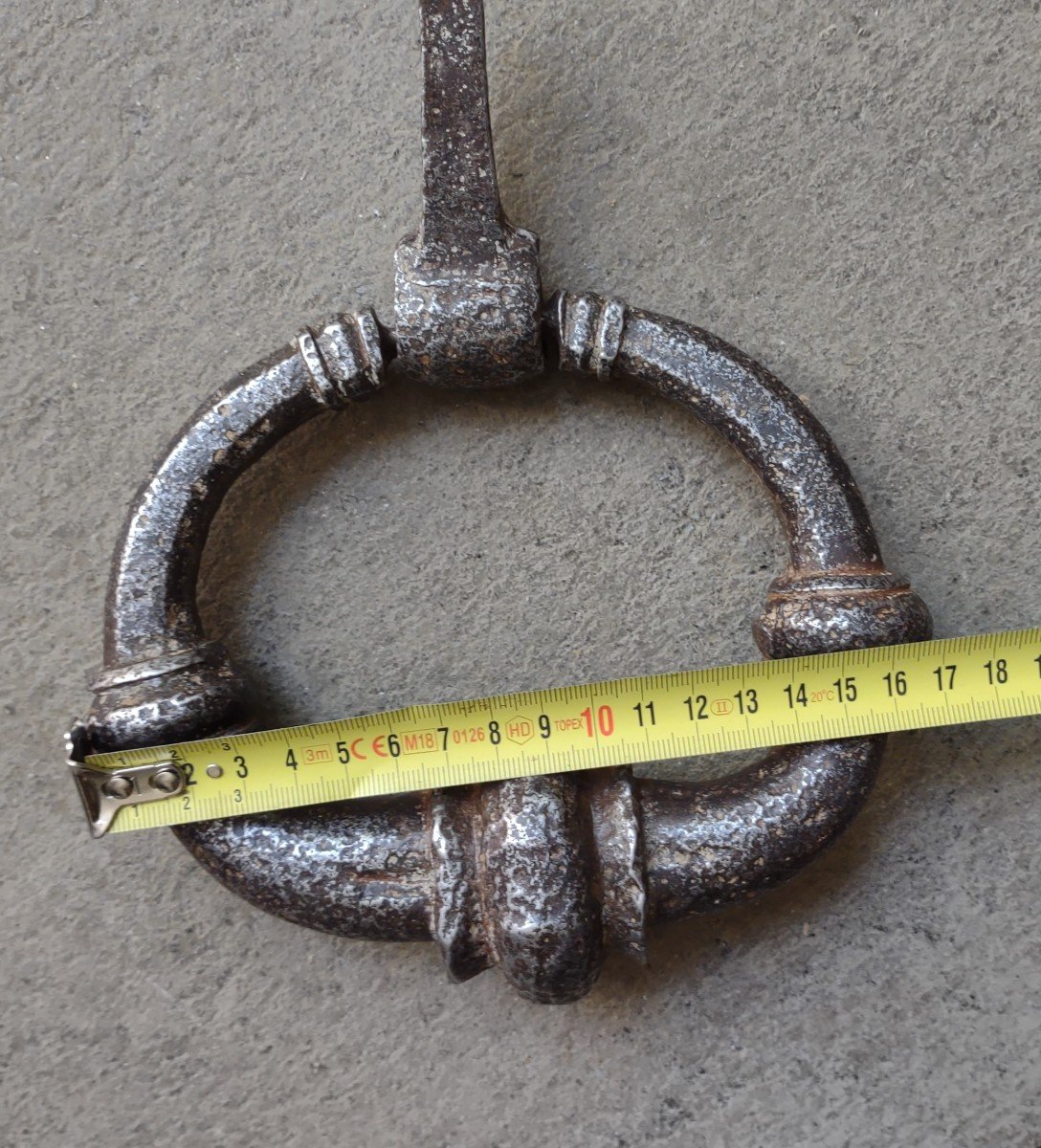 Importante battiporta in ferro forgiato con piastra decorativa XVII secolo -photo-6