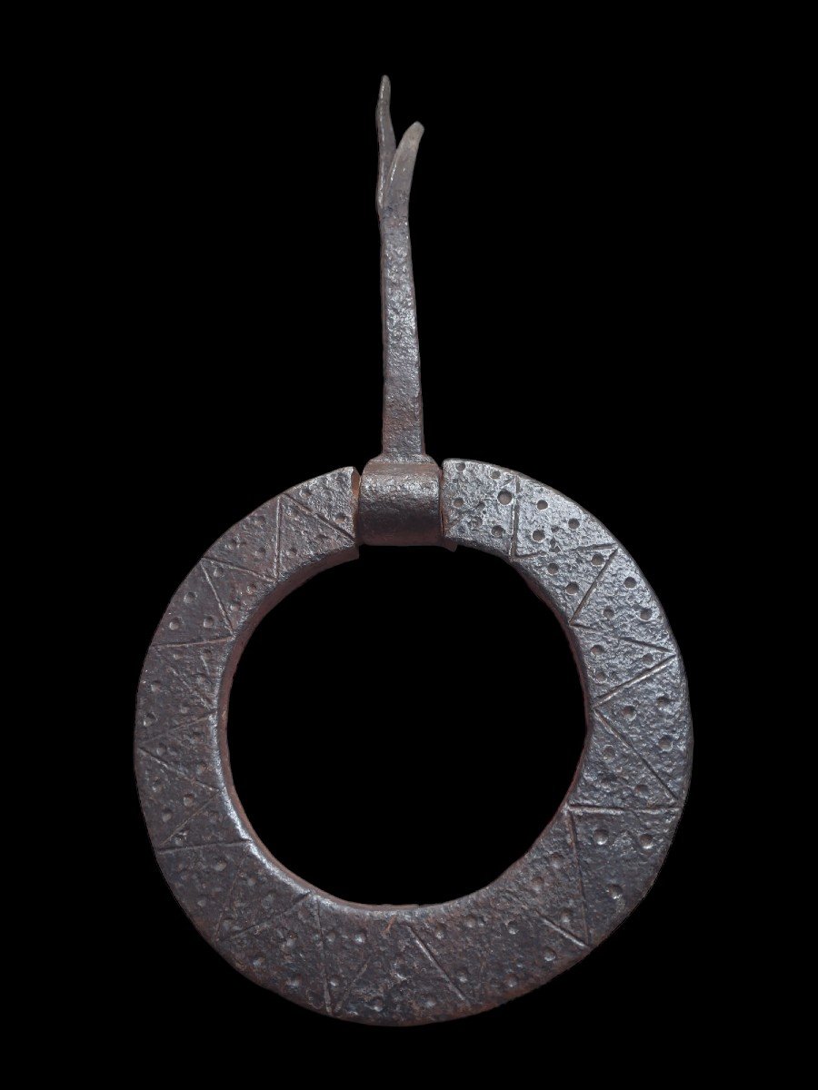 Maniglia in ferro forgiato e cesellato XVII secolo
