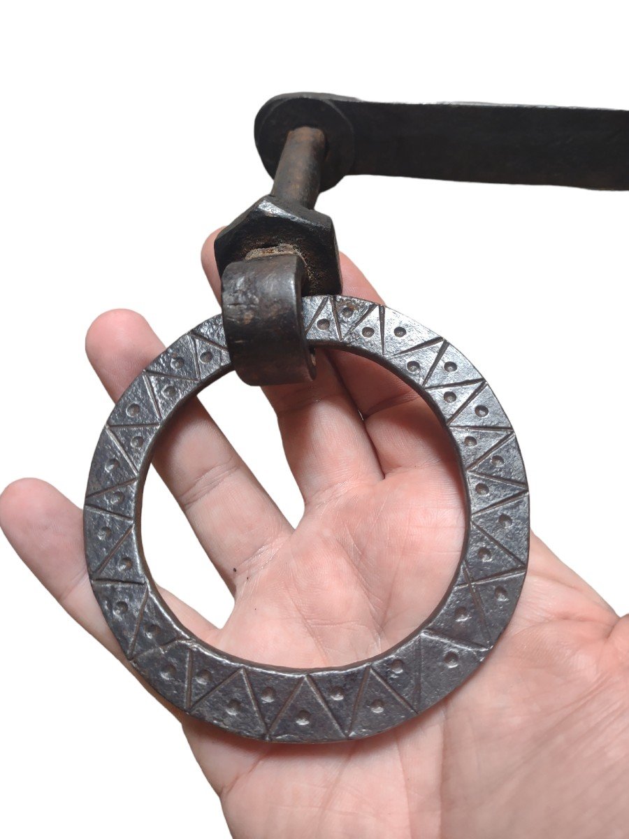 Maniglia in ferro forgiato ed inciso con chiavistello XVIII secolo -photo-2