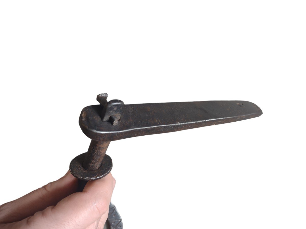 Maniglia in ferro forgiato ed inciso con chiavistello XVIII secolo -photo-4