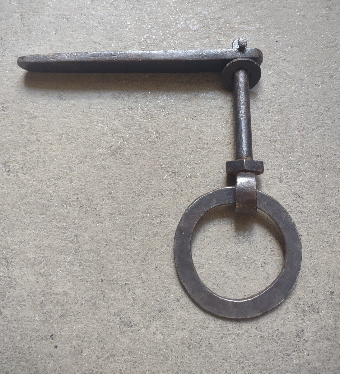 Maniglia in ferro forgiato ed inciso con chiavistello XVIII secolo -photo-4
