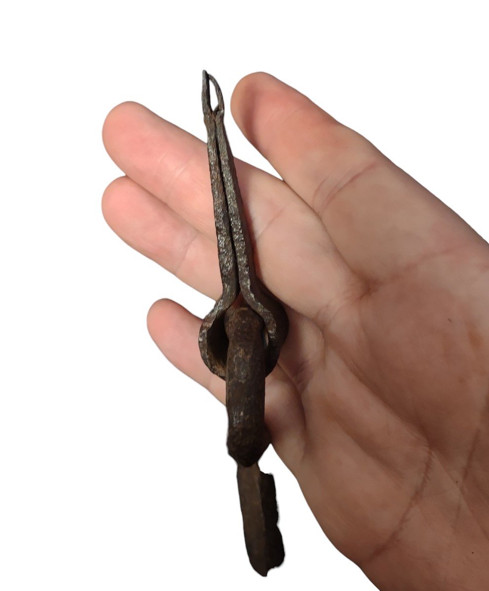 Maniglia o piccolo battiporta in ferro forgiato XVII secolo -photo-1